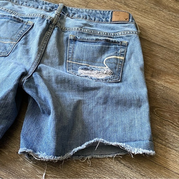 American Eagle Shorts Women’s Size 8 Distressed Cut Off Blue Light Wash Denim - Picture 9 of 12